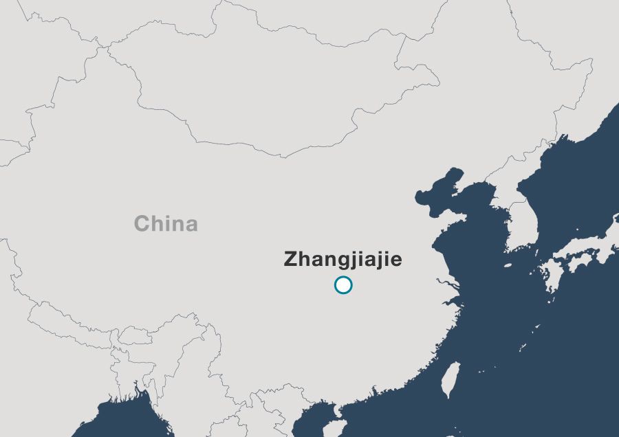 Zhangjiajie in China ist auf einer Karte verortet. Es liegt sehr zentral im Land.
